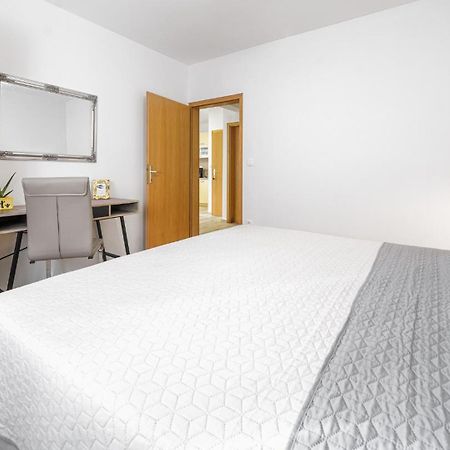 Apartments Vesna Vodice Bagian luar foto