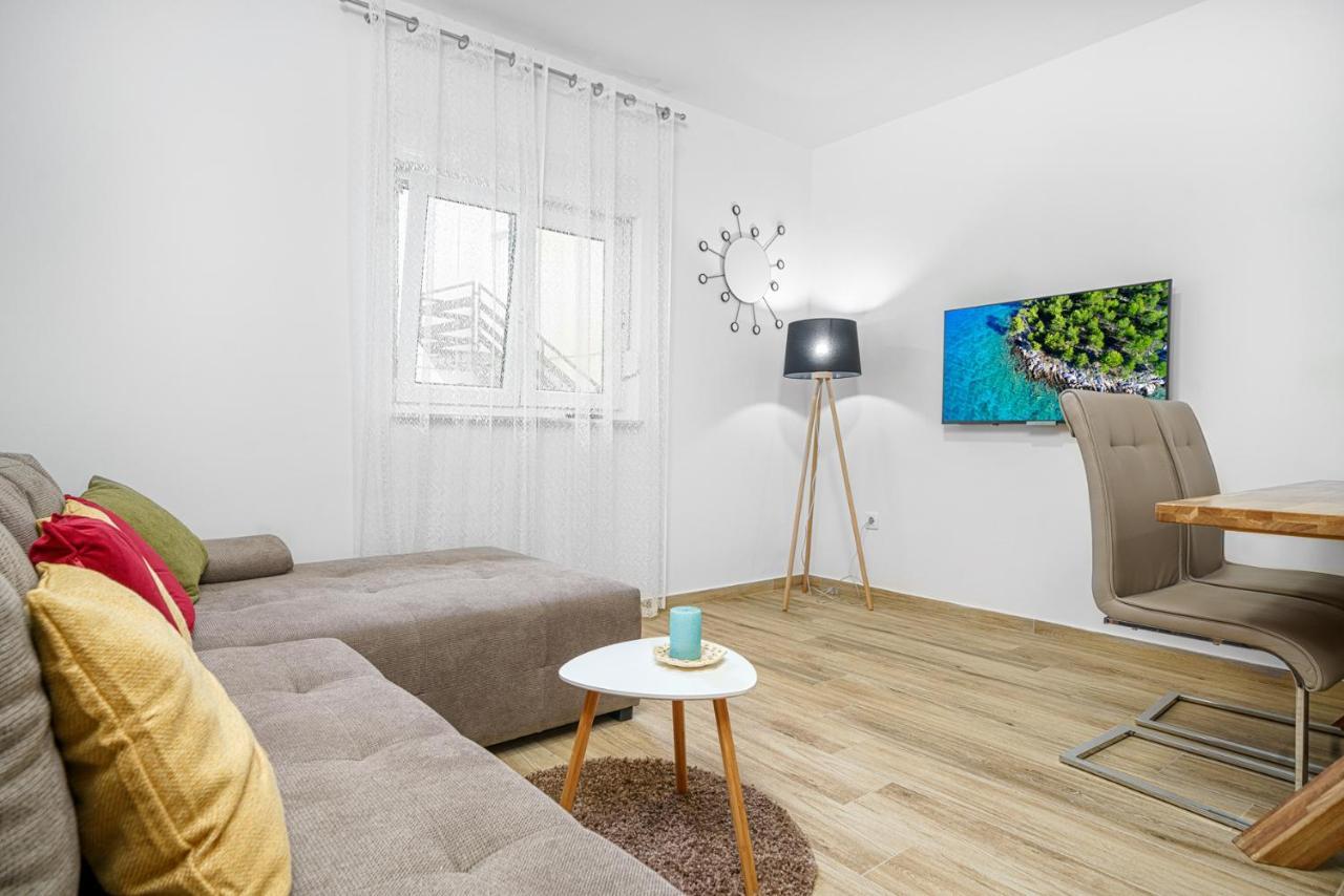 Apartments Vesna Vodice Bagian luar foto