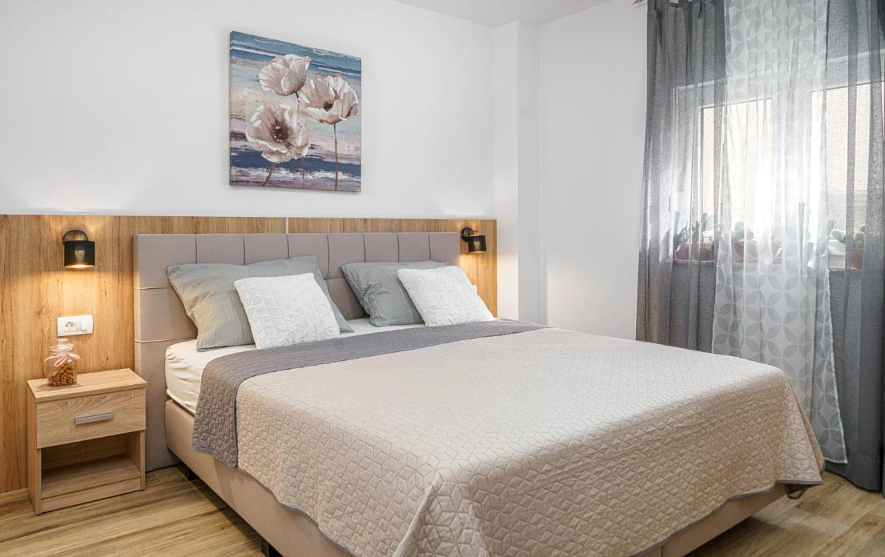 Apartments Vesna Vodice Bagian luar foto